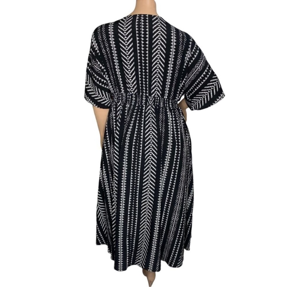 BloomChic Casual Striped Lightweight Black and White Short Sleeve Maxi Dress - Picture 13 of 16